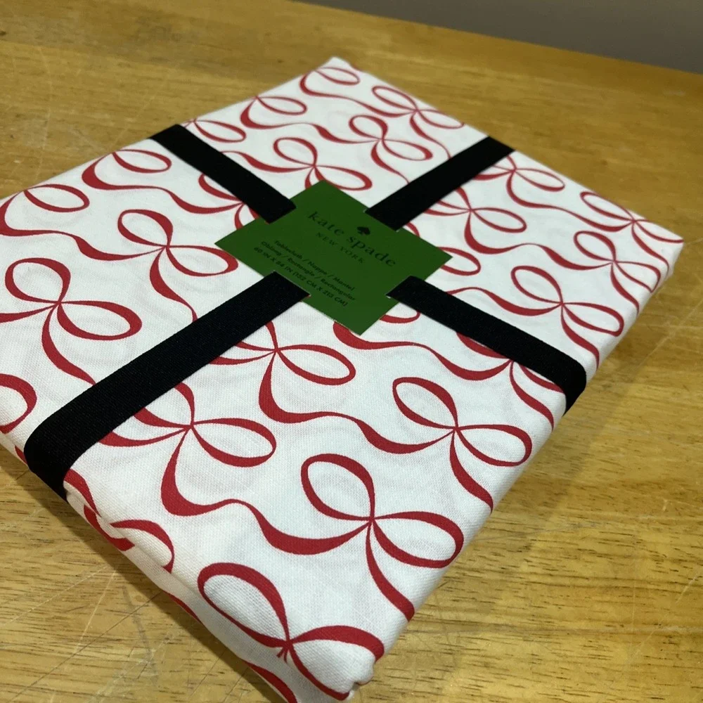 Kate Spade NY Valentine/Christmas Tablecloth Red Bow 60x84